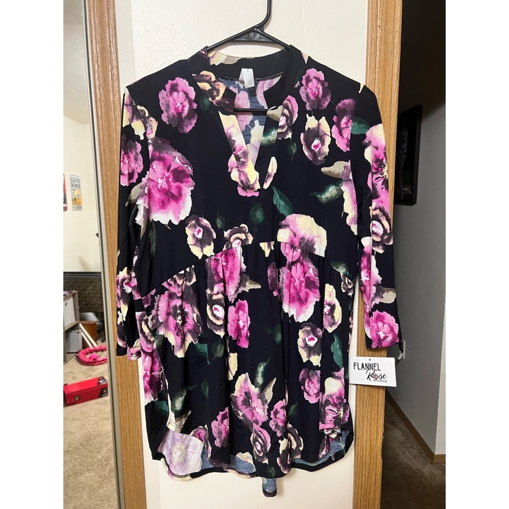 Beautiful Floral Blouse Size Large